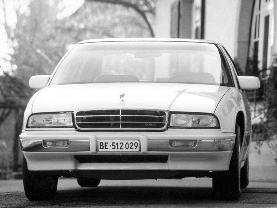  Buick Regal Sedan 1990 года  (фото 1 из 3)